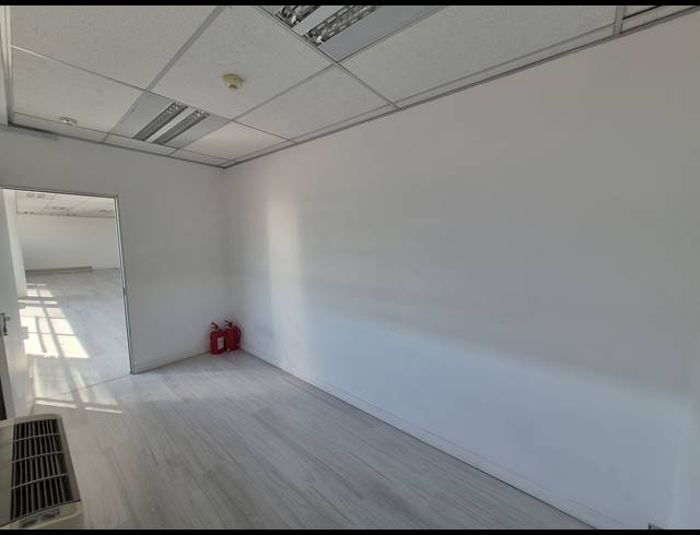 133M² OFFICE TO LET IN KRAMERVILLE